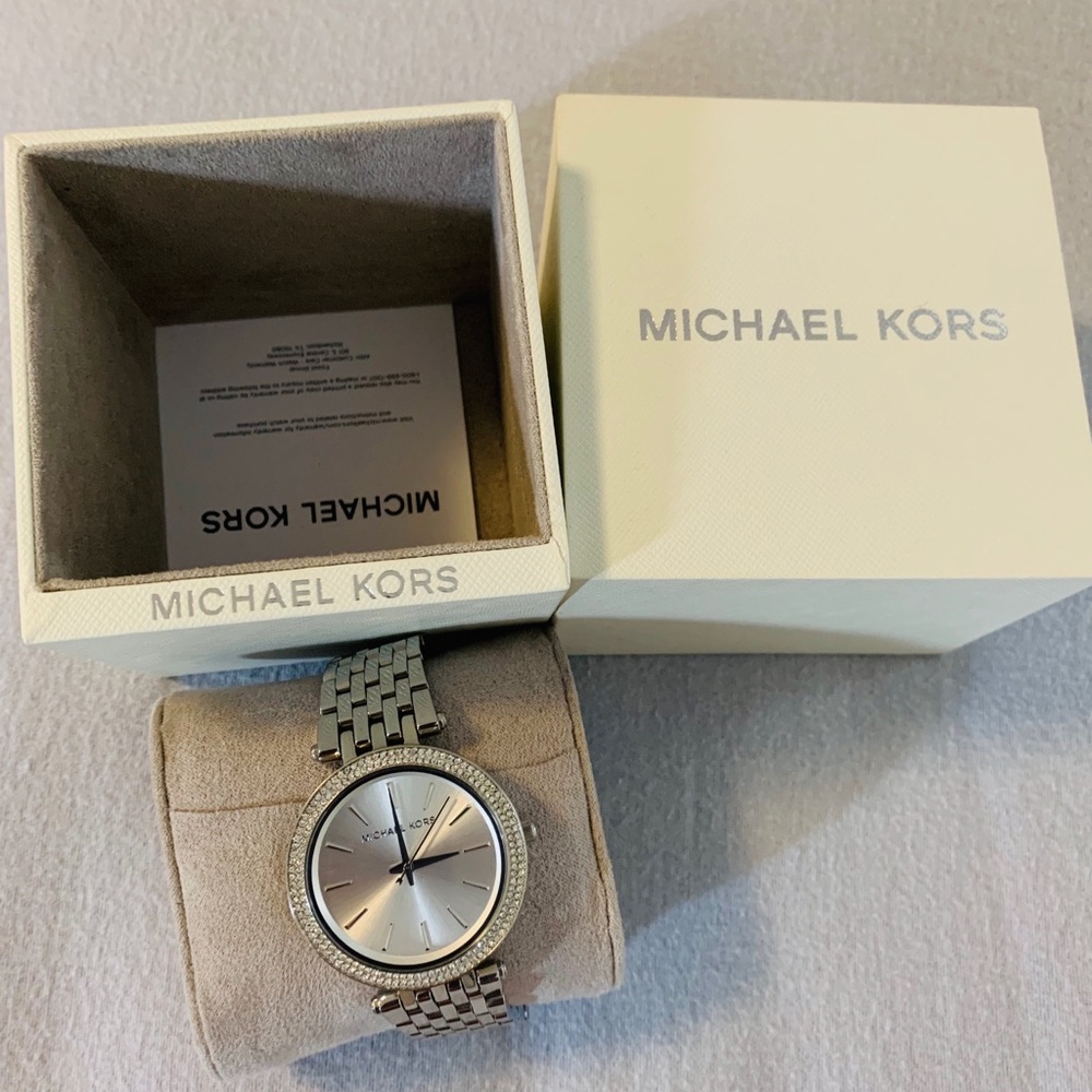 Great Condition Authentic Michael Kors Watch - image 5